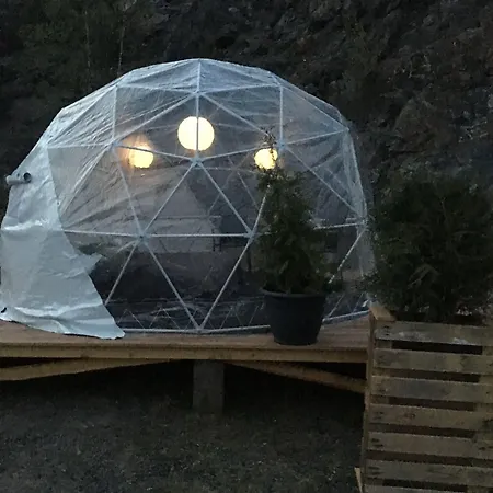 Finndome- Glamping 2* بوري
