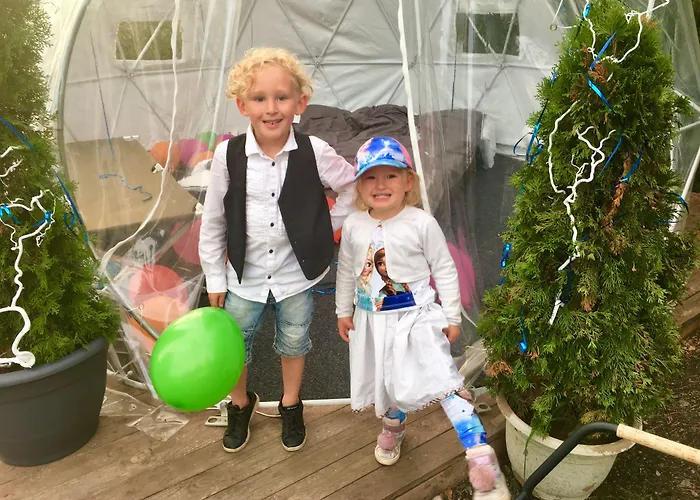 Finndome- Glamping بوري